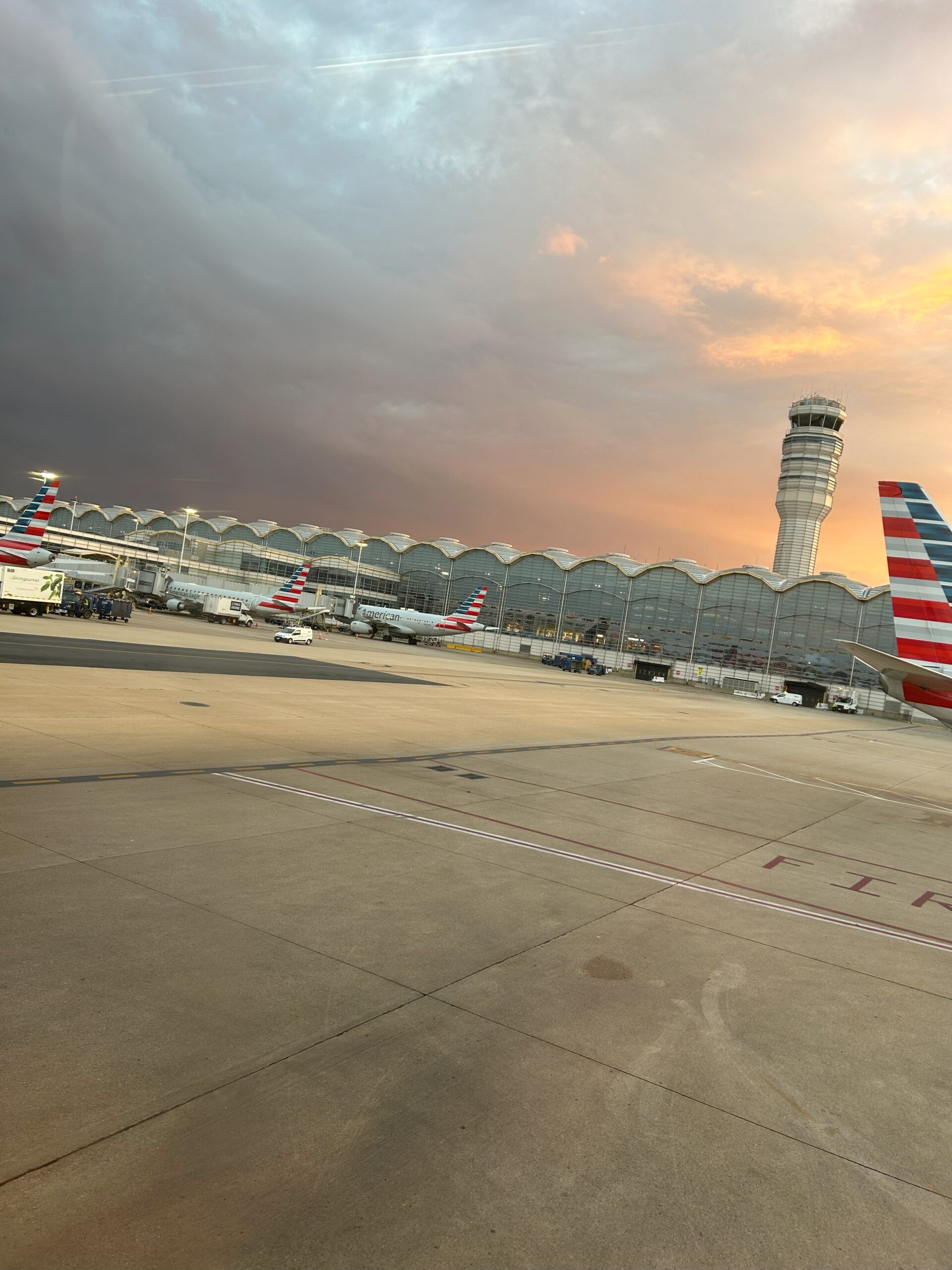 Featured Image: Ronald Reagan Washington National Airport from the taxiing.