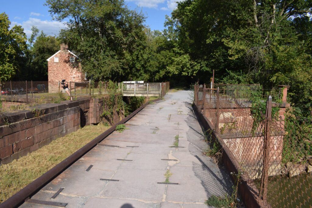 Modern pedestrian bridge spanning the 1971 arch collapse.