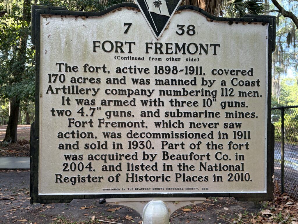 Historical marker explaining that Fort Fremont was active from 1898 to 1911 but never saw military action.