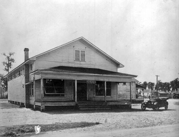 Historic photograph of the Brewster Post Office in the phosphate company town of Brewster, Florida.
